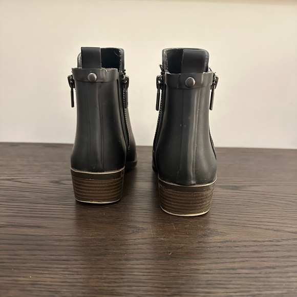 🌻SALE 3/$20 Lucky Brand Black Basel Rainboot Bootie, Size 8 - Picture 5 of 5